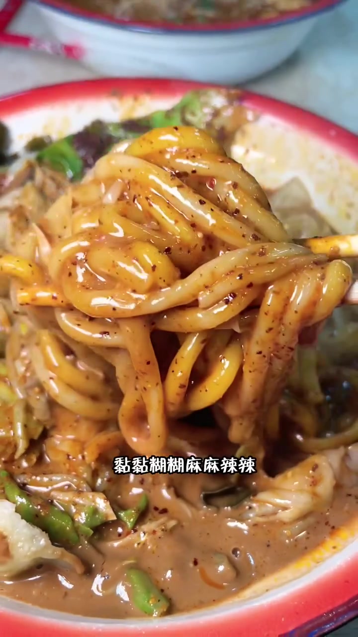 这家麻辣烫,一段时间不吃真想啊,刘大美和小甲同学都来打卡了