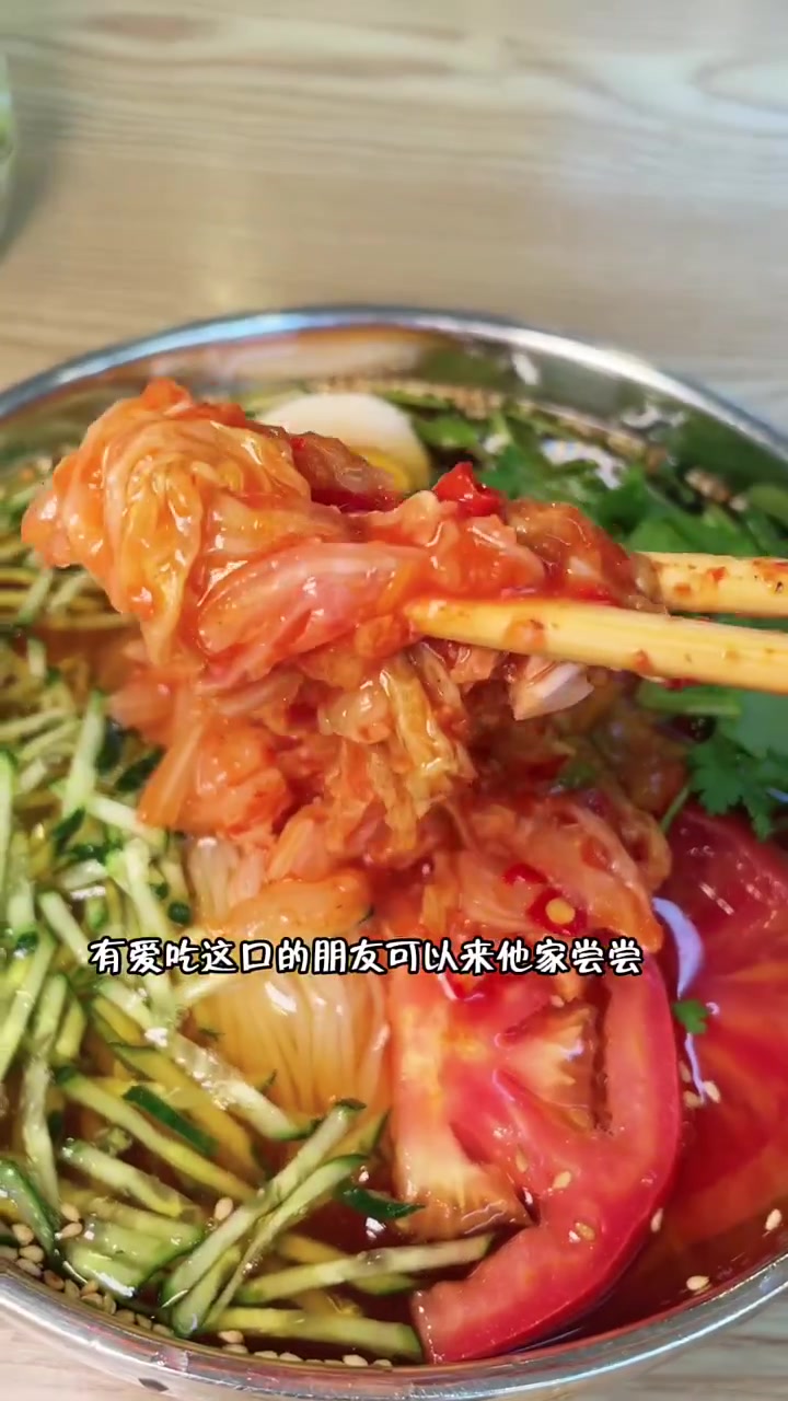 在哈尔滨也能吃到正宗的鸡西刀削面,鸡西拌菜了