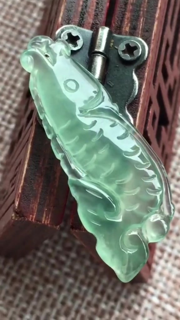 翡翠鲤鱼有什么寓意 翡翠
