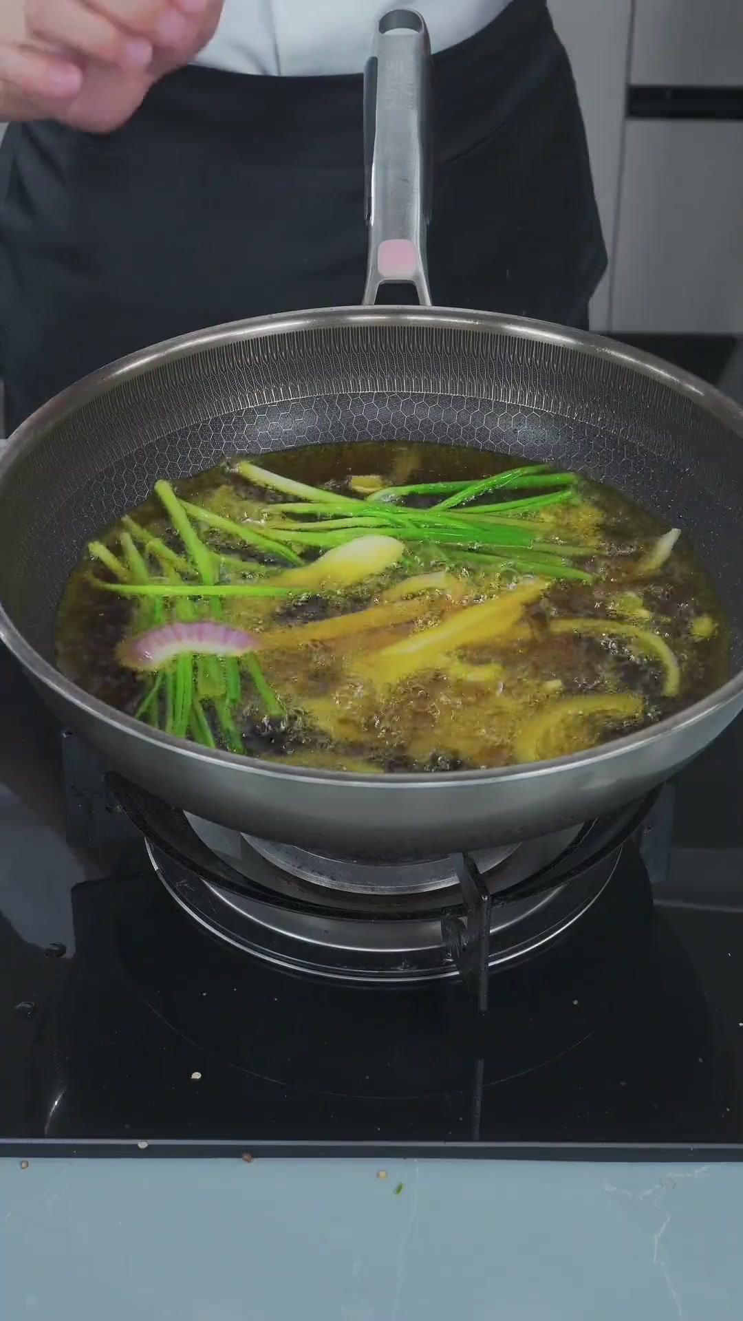 烧椒酱,这是一个酒店必备,也是主厨自己一直在吃的一种做法