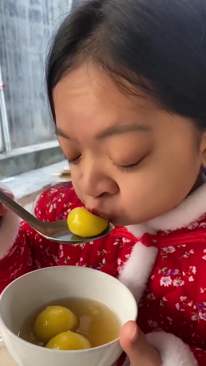 红糖姜汤煮汤圆