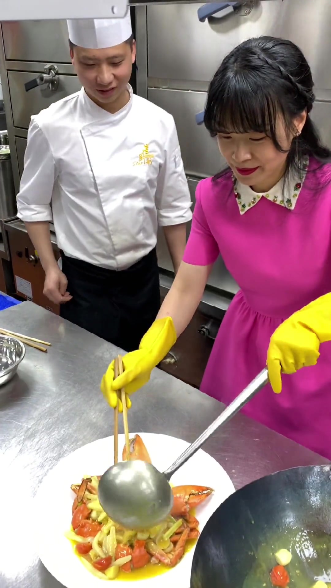 做一个拿手菜面疙瘩金汤肉蟹给华哥,浩民哥夫妇