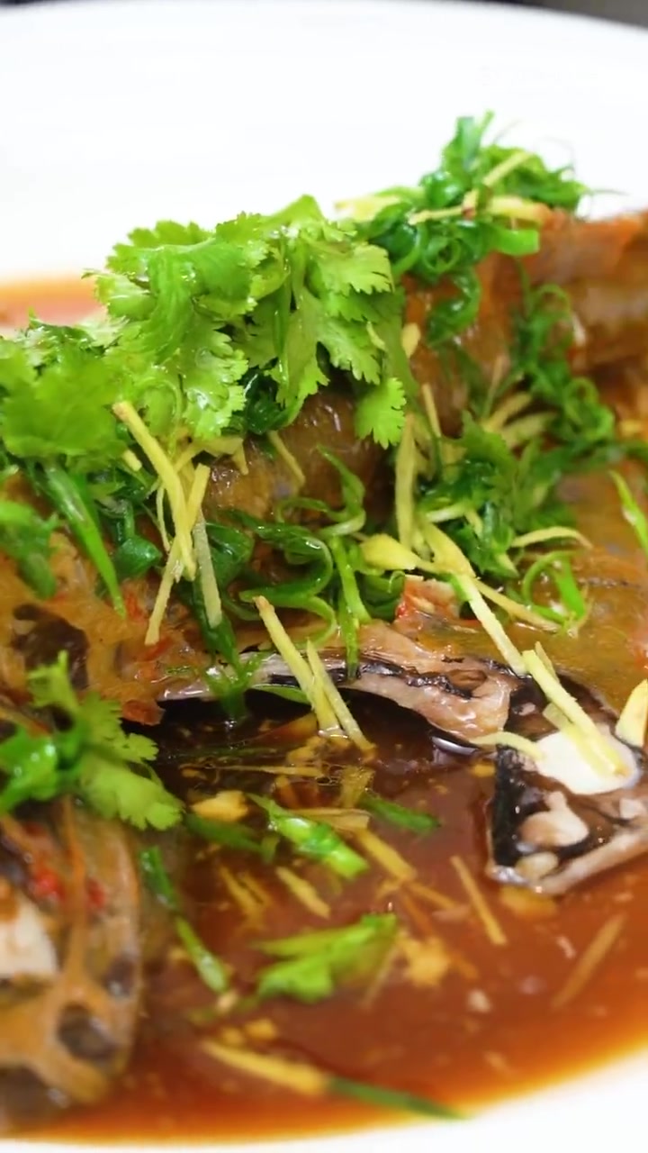 长寿鱼怎么吃?年夜饭菜谱,教你蒸鱼如何不腥?晒出你的年夜饭 家乡年味大赏 主厨教你做年菜