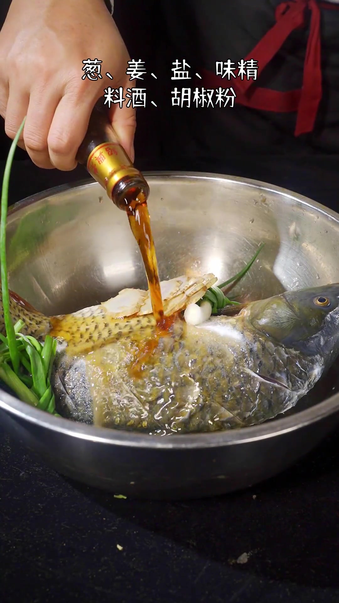 过年了,餐桌上年年有鱼,云南年夜饭餐桌上少不了的压轴硬菜~酸辣鱼酸辣鱼