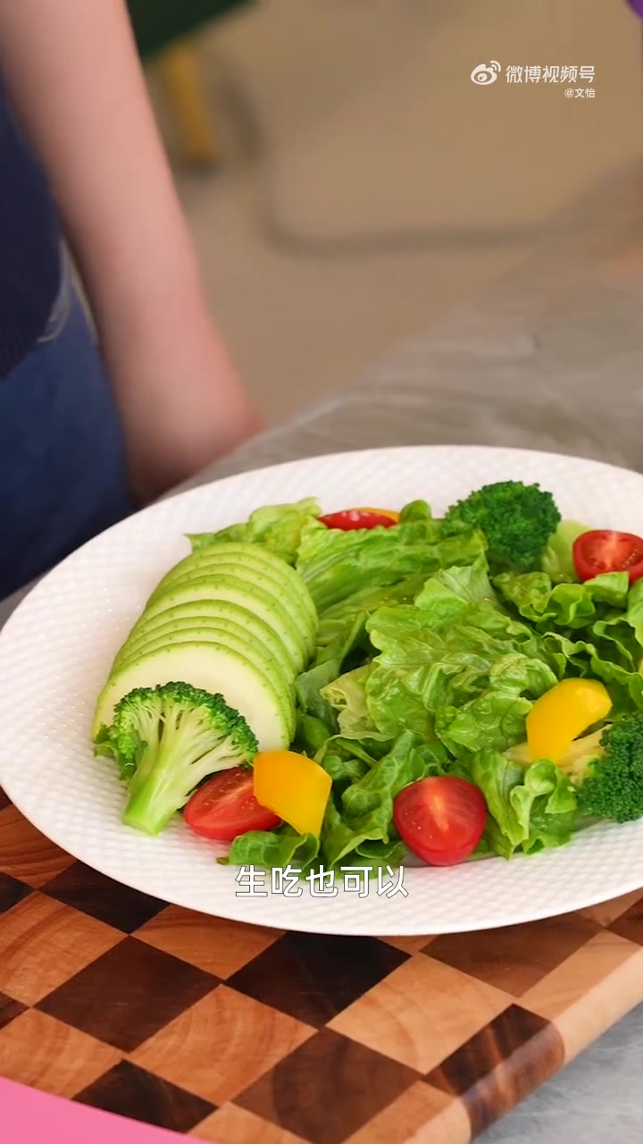 五小布分享「空气炸锅版牛排粒」家里有牛排但不会煎,怎么解决呢?用这个非常简单的方法也可以做