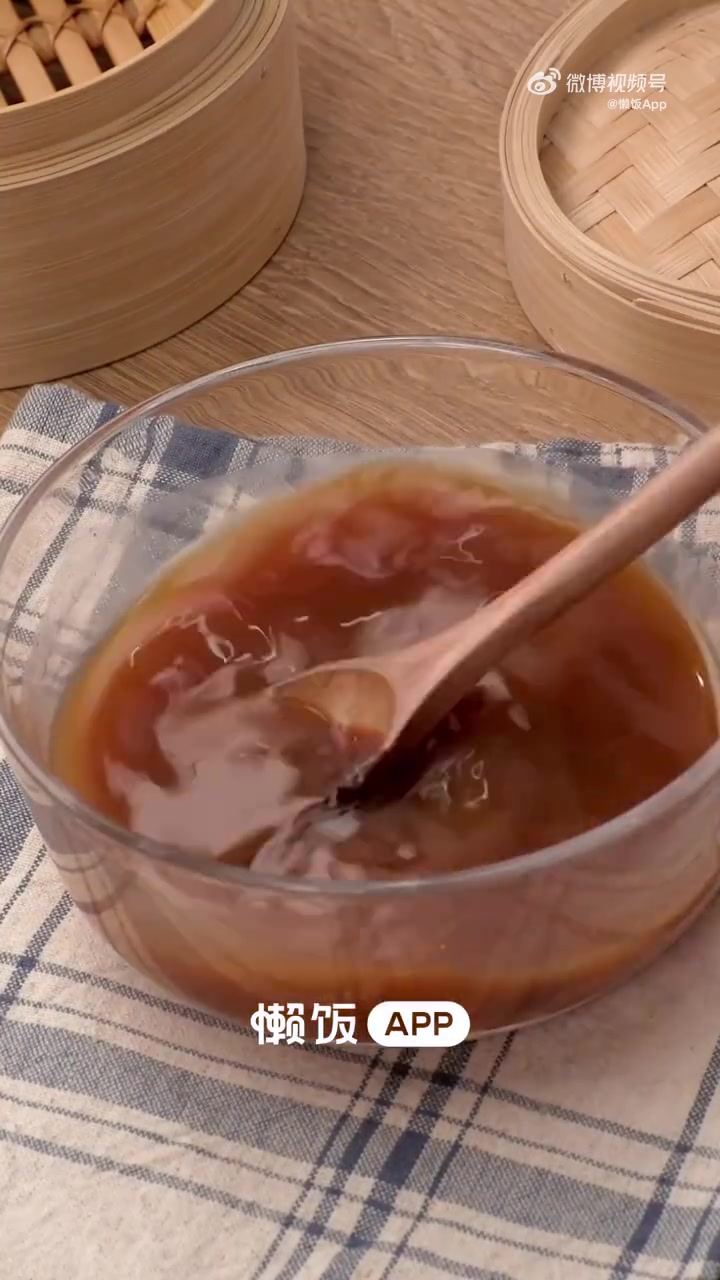 五小布分享「春饼」立春吃春饼!薄如蝉翼 劲道好吃～学会做这个比纸还薄的春饼,配啥都好吃!做