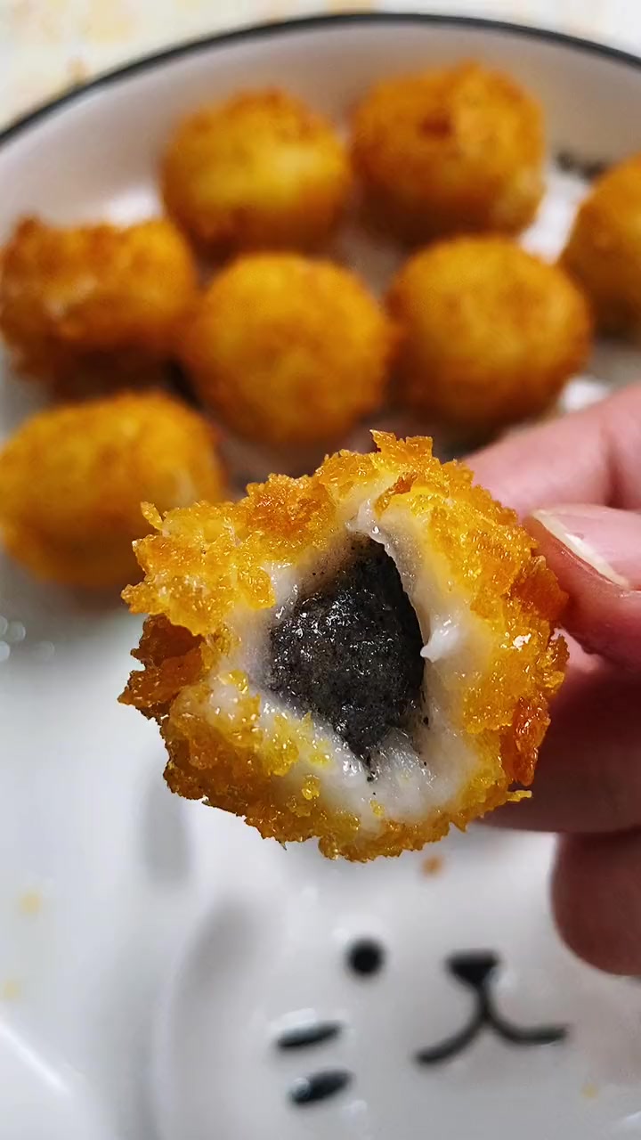 美食创作人 我的元宵故事 巧克力汤圆_汤圆这样做真的比煮着吃好吃多了哈哈