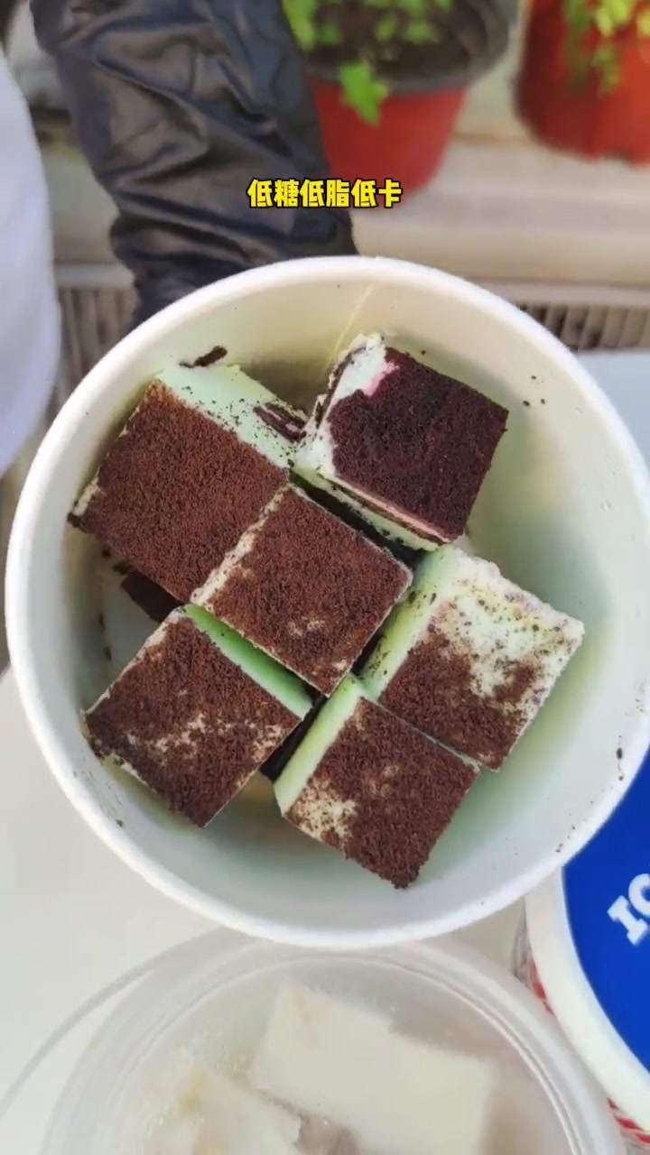 千千惠长春站 炒酸奶 今天来桂林路,尝尝汴梁徐先生的炒酸奶,九块九九块!