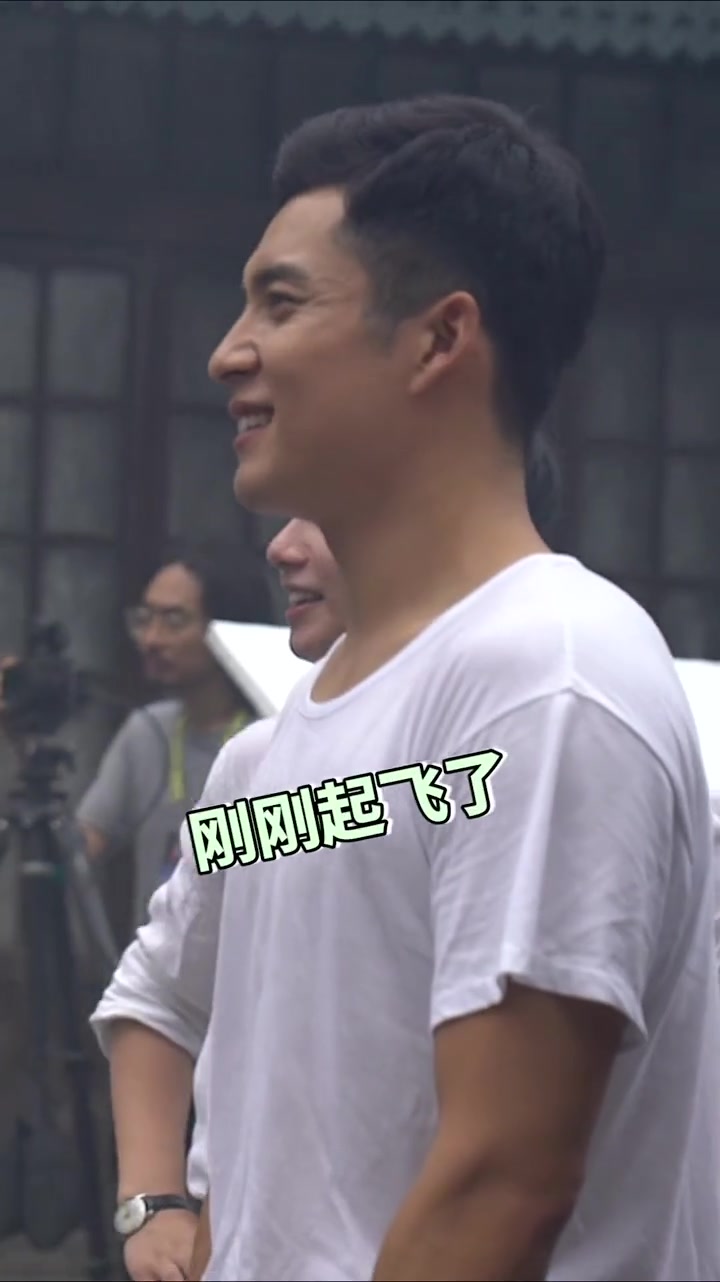 电影1921 海报拍摄花絮,看看 窦骁 和 韩东君 是怎么实现“烤鸭起飞”的 花絮