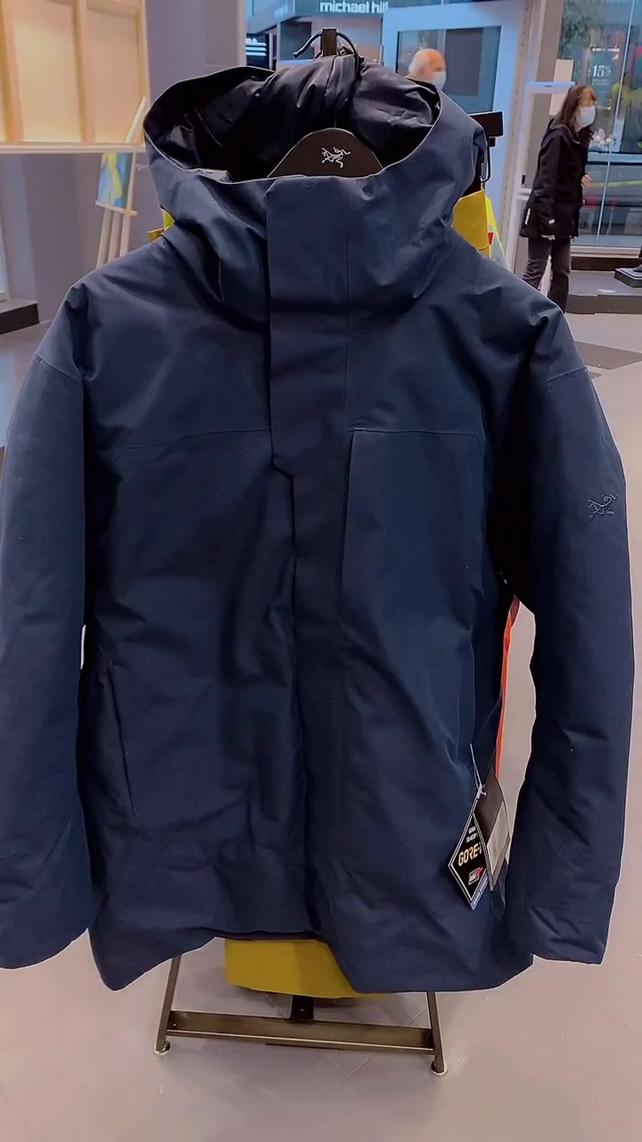 始祖鸟[gf]1f1e8[/gf][gf]1f1e6[/gf],两款棉羽派克大衣