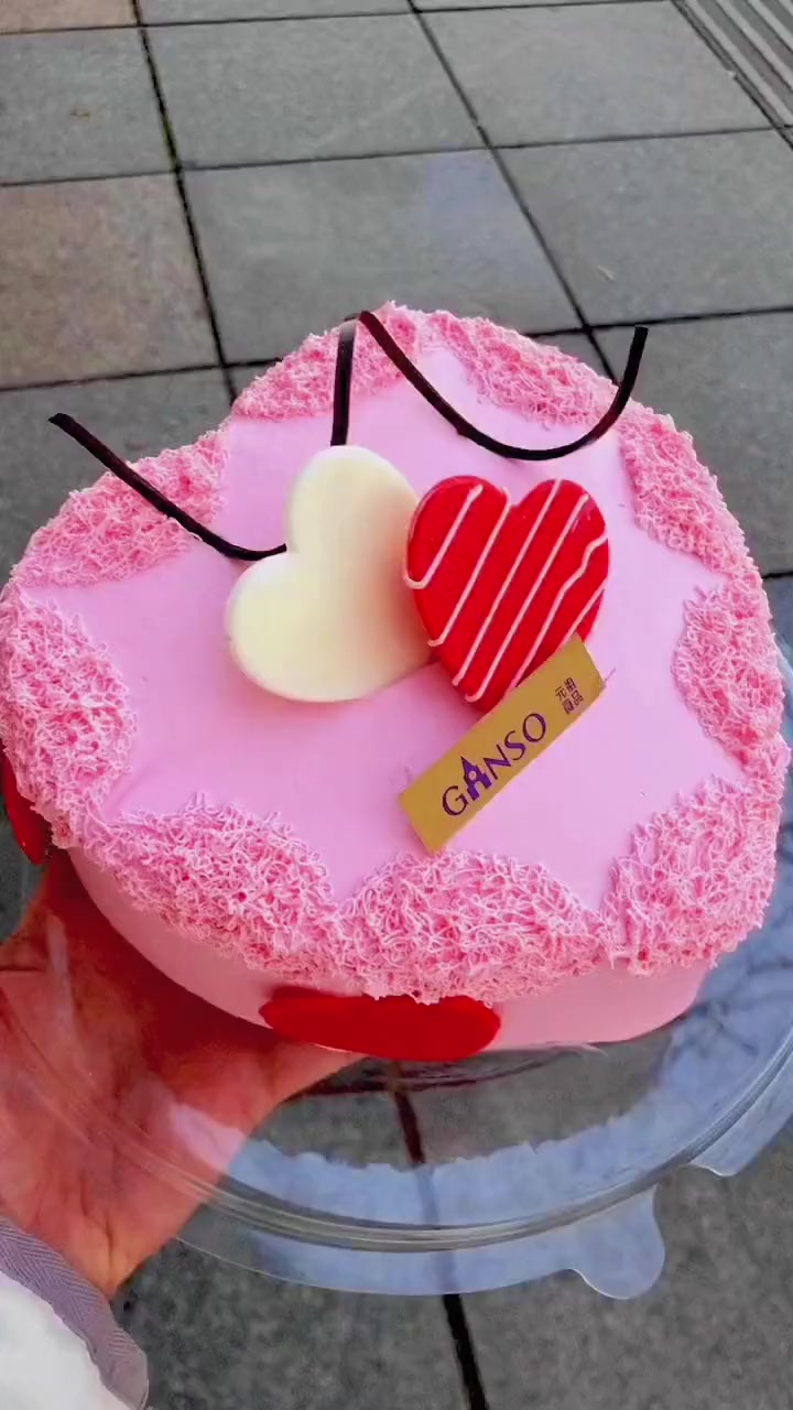 豫见东风 情人节蛋糕怎么选?不如订个好吃又好看的 情人节蛋糕 人气蛋糕推荐 这个蛋糕是懂浪