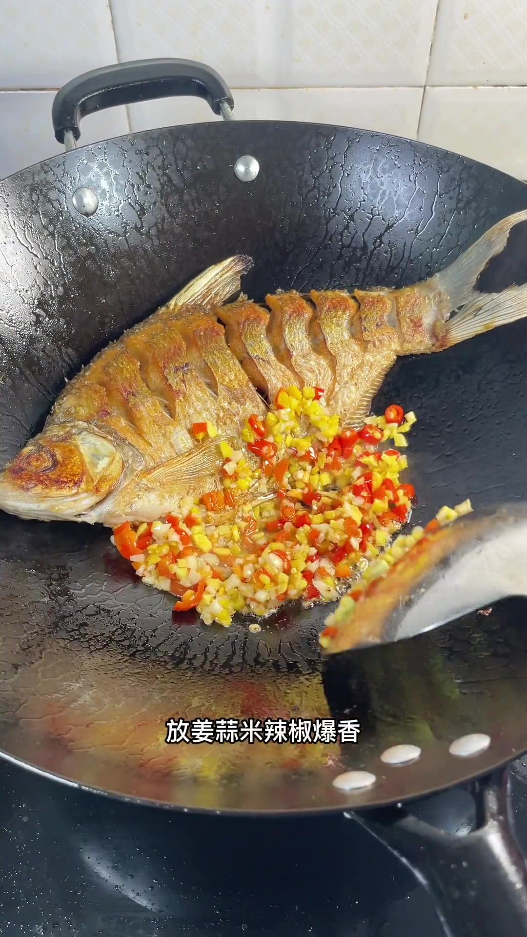 过年招待客人,来一道红烧鳊鱼,寓意着鸿运当头,年年有余!家常菜