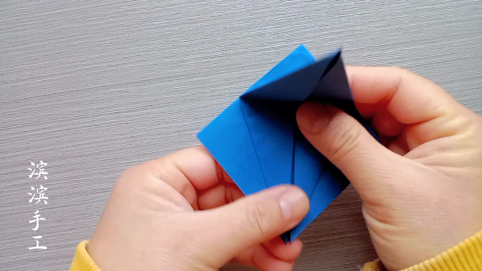 #折纸# 儿童手工折纸:今天分享简单易折的小鱼,祝大家兔年吉祥!年年有余!