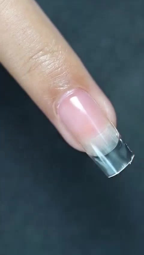 第一次尝试这种干净清爽的美甲,上手真的很棒哦美甲 美甲教程 美甲延长甲