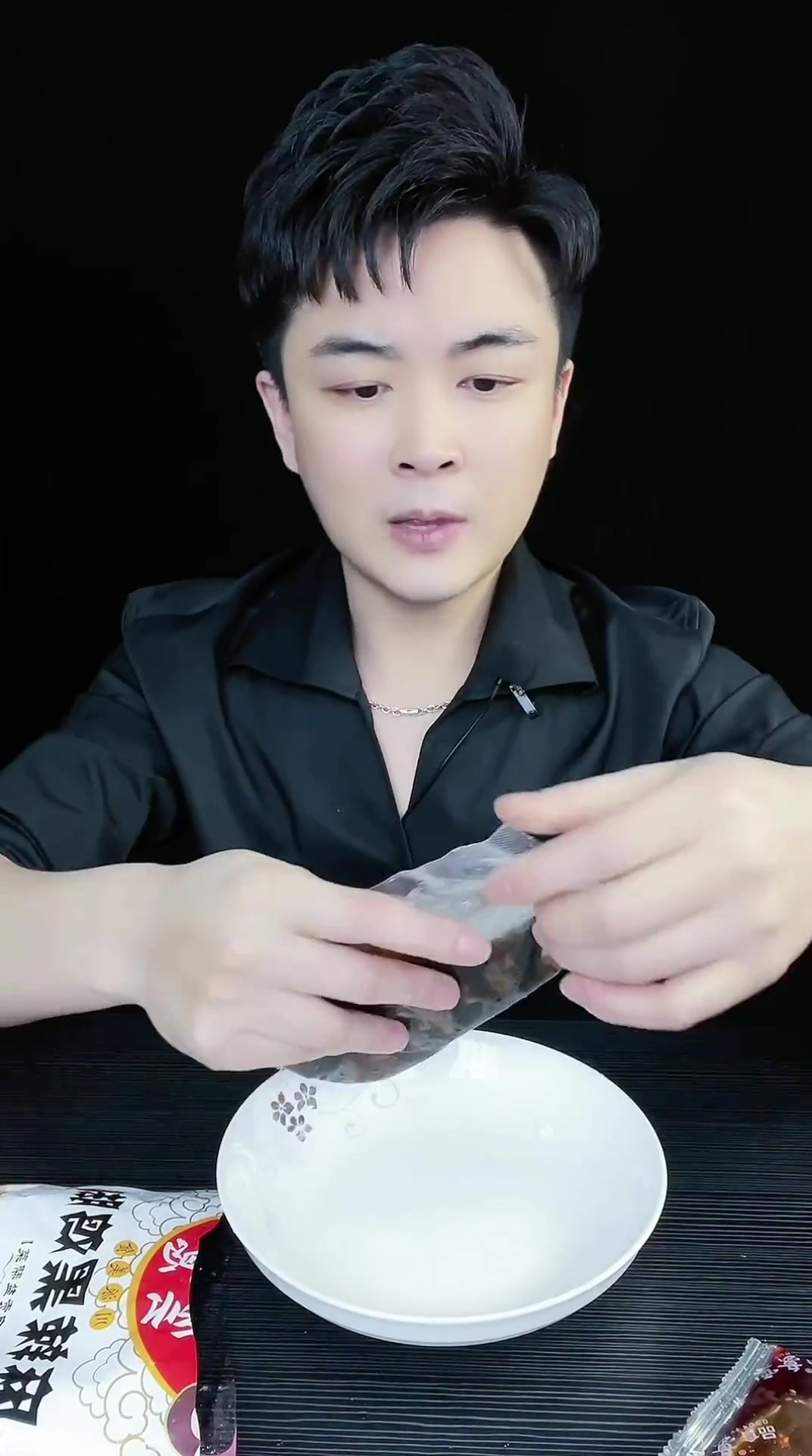 无骨黑鸡爪好吃吗?它是不是乌鸡爪?试吃 无骨鸡爪 无骨黑鸡爪 测评