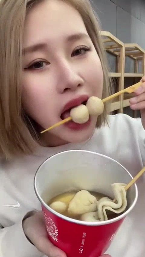 糯叽叽的年糕福袋～我超爱!街头小吃关东煮!