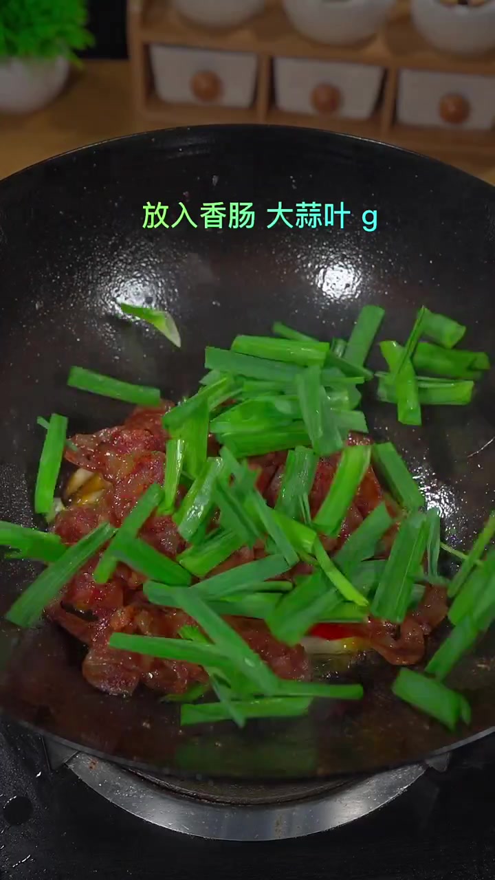 腊肠炒大蒜好吃又下饭 没吃过的可以试下