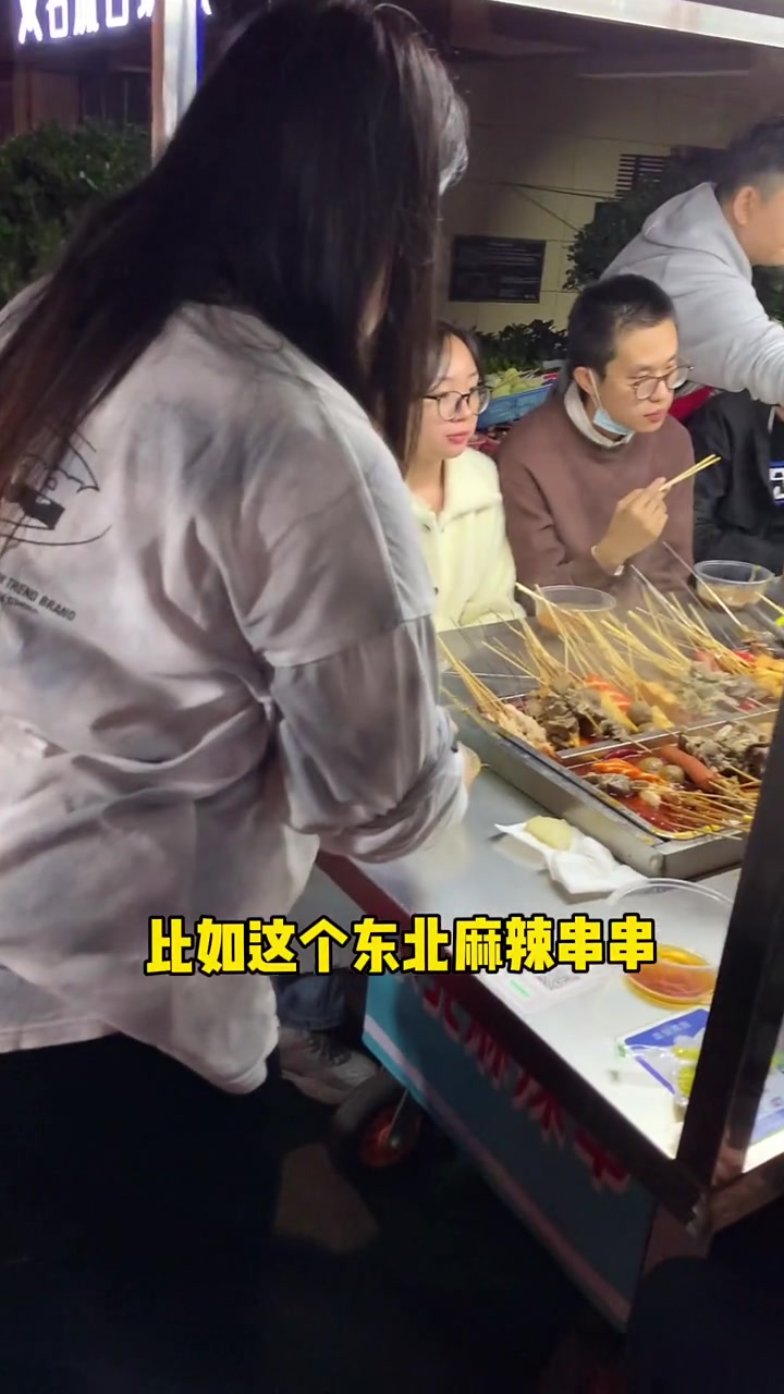 开店不要好高骛远,起步可以从摆摊开始,既可以赚钱又可以锻炼