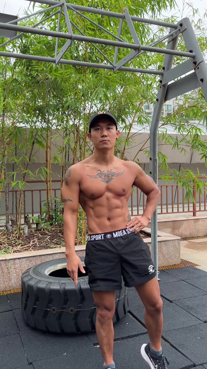 有人留言说我练这么多年没啥肌肉!他不知道我体重61㎏,体脂12%以下却拥有40cm的臂围 