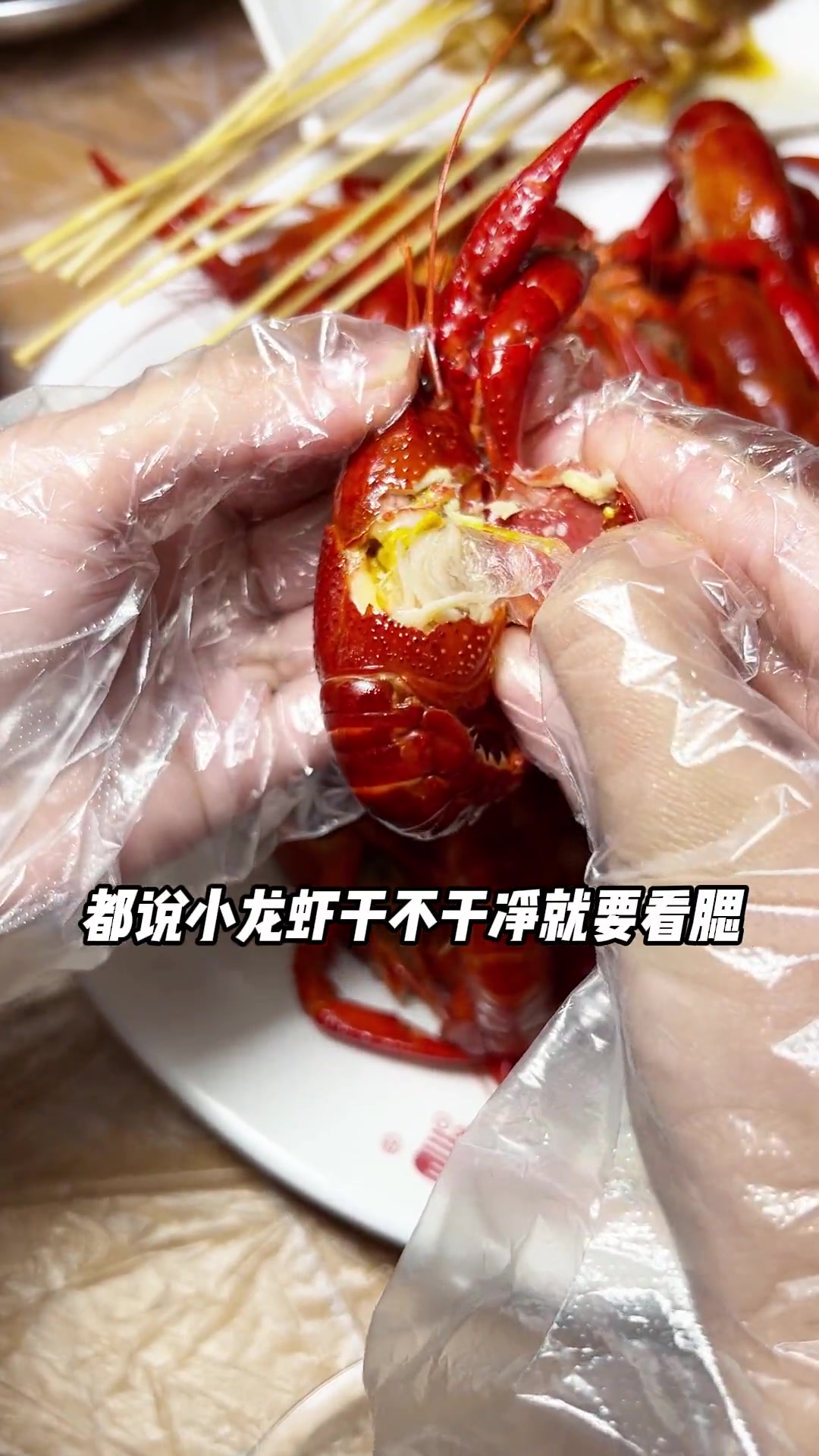 虾子配酒,越吃越有,在襄阳的众多大虾店中,这家一定榜上有名 又到了吃海鲜的季节 本地宝藏美