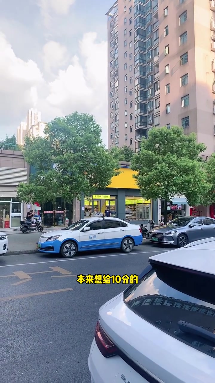 店铺门头门脸门店招牌的宣传,颜色大于图片到有文字