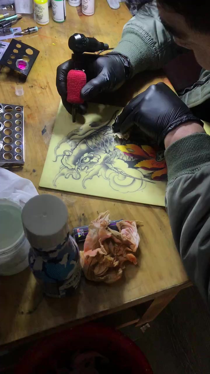 学员练习纹鲤鱼莲花