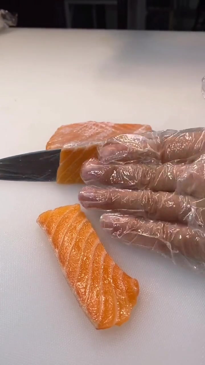 酱烧三文鱼寿司这样做,我能一次吃十个