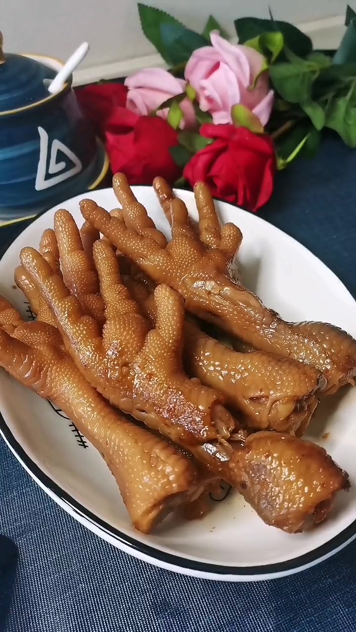 春节卤鸡爪的做法