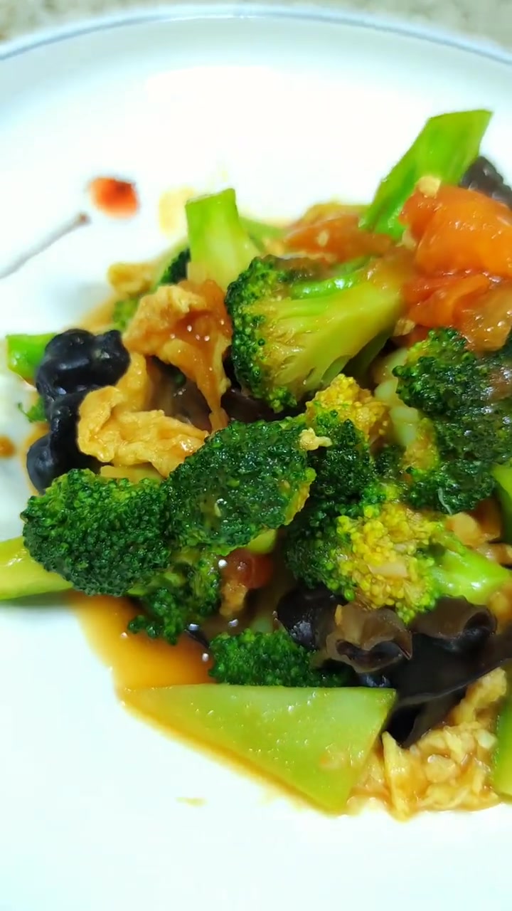 过年大鱼大肉吃多了,快来试试这健康美味的素炒西蓝花吧!家常菜 我是美食创作者 下饭菜 素菜