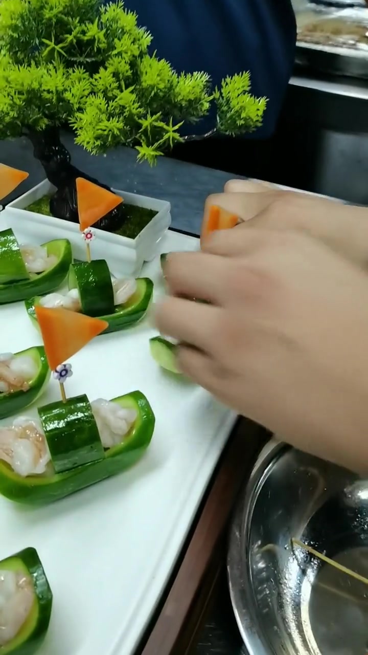 水晶虾仁摆盘造型