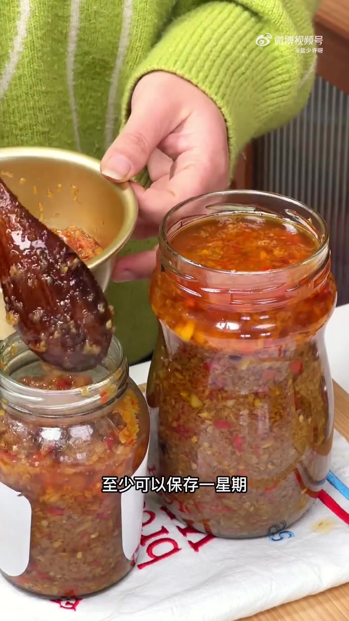 舌尖上的武汉「秘制蒜蓉辣酱」做法炒鸡简单!都是家里常备的食材,学会了就可以在家实现蒜蓉海鲜