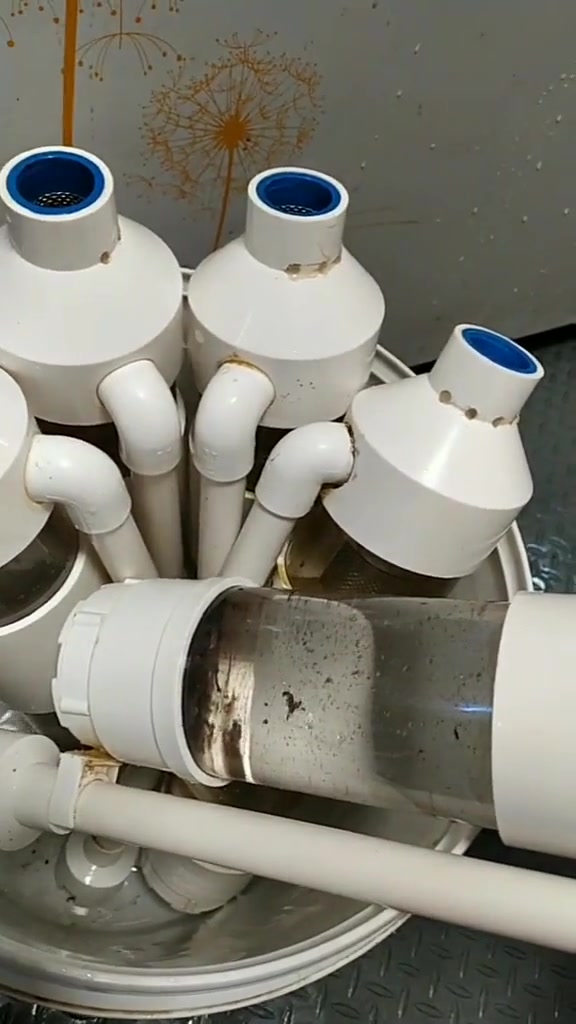 这个粪便收集器,也叫鱼马桶,还是不错的,现在更新的比我这个老款的先进好多,适合大鱼缸使用