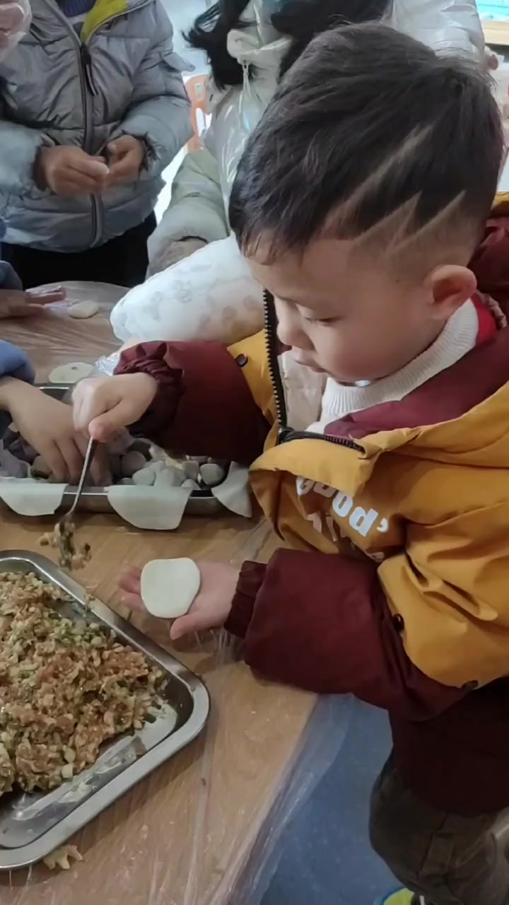 冬至吃饺子还是吃汤圆?我们来用卡纸做个饺子!