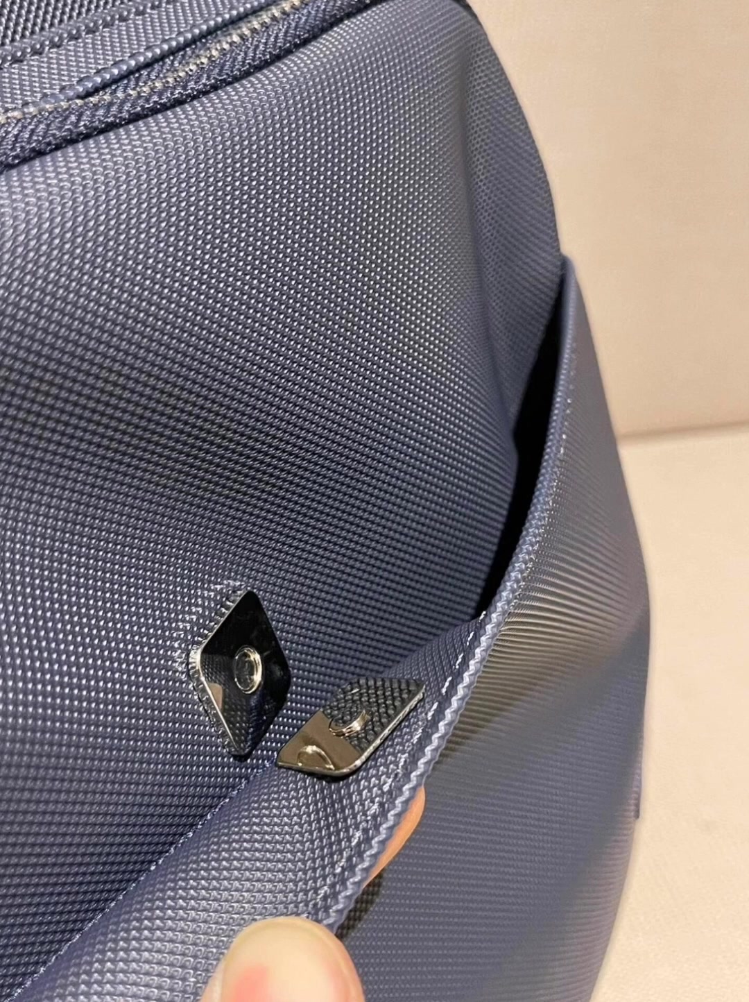 LACOSTE法国鳄鱼男士通勤背包双肩包