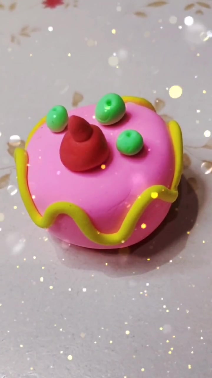 做个粘土蛋糕,给我的恐龙兄弟们过生日!