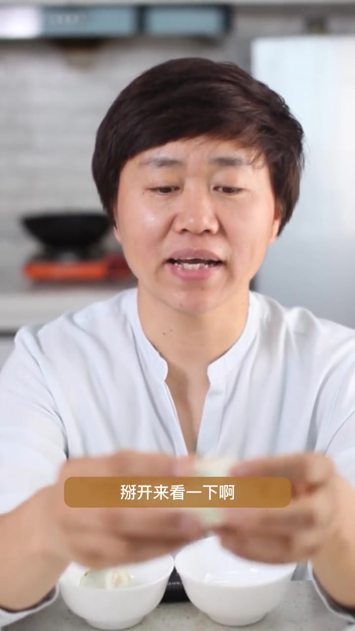 新鲜和不新鲜的鸡蛋煮完什么区别?蛋黄表面发黑色还能吃吗?