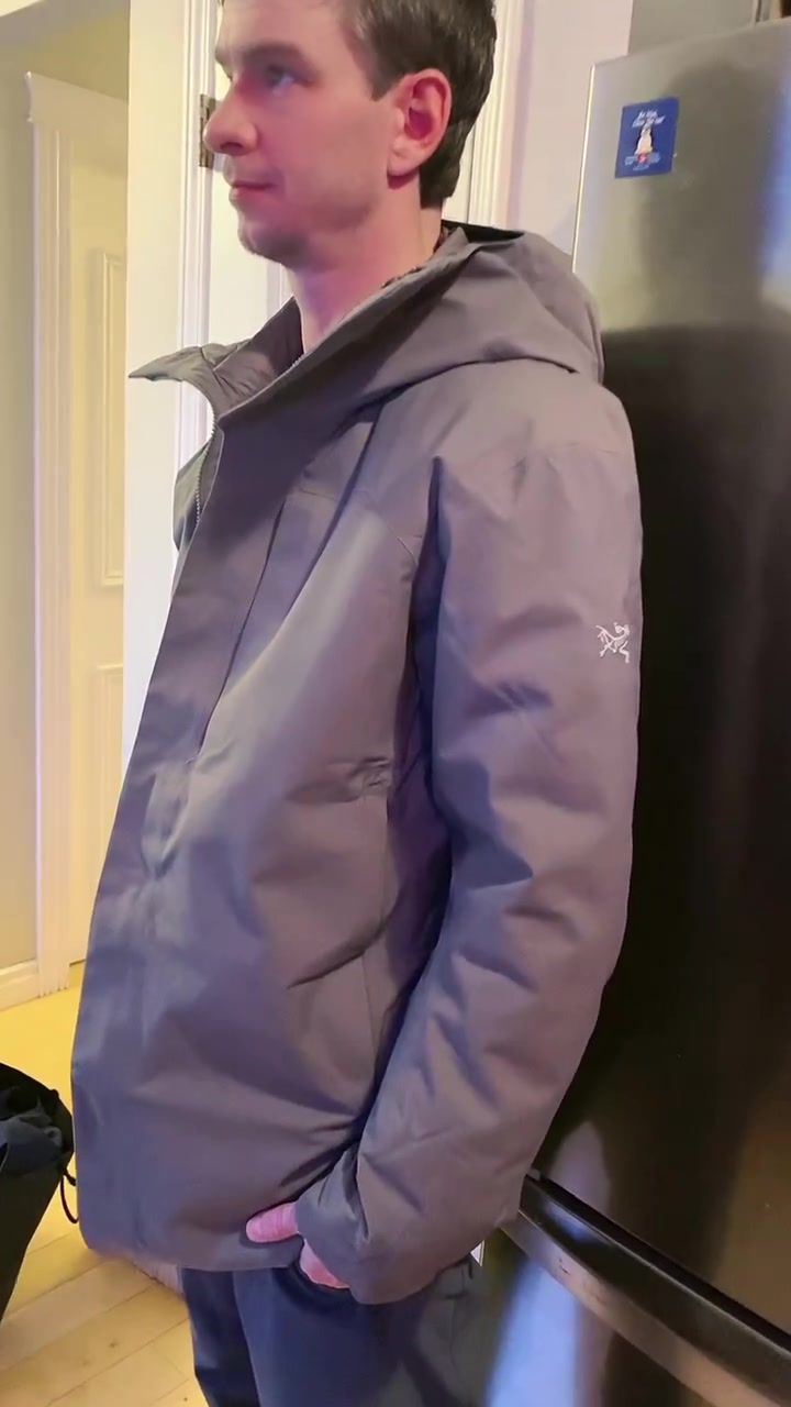 始祖鸟Therme派克大衣幽雾绿打折