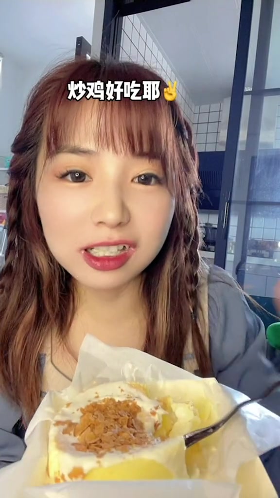 第115集|没有哪个小仙女能拒绝这么浪漫的草莓蛋糕吧?本地宝藏美食 黑池蛋糕 +小助手