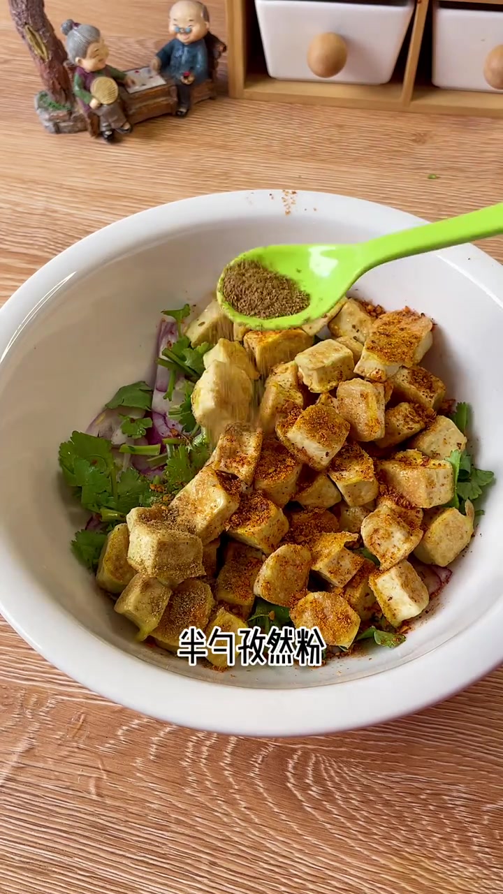 豆腐新吃法,当做晚餐几乎没啥热量,好吃还顶饱,就像在吃烧烤一样,太好吃了!