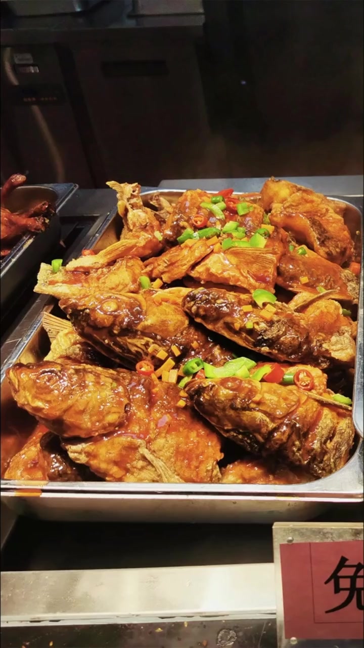 高校捞鱼请全校师生免费吃