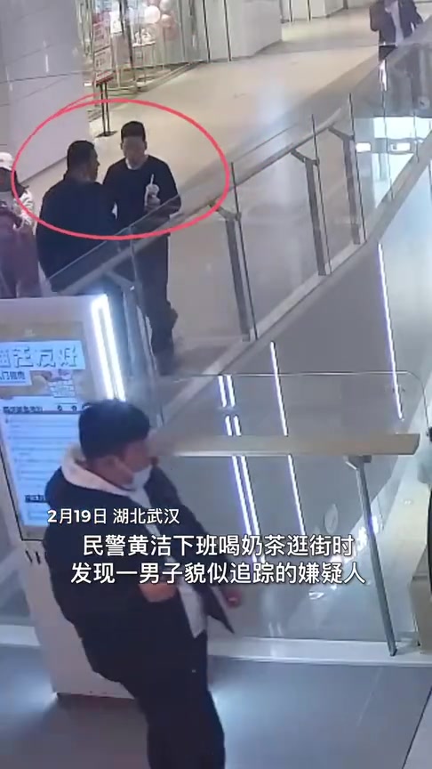 夜读丨一手捧奶茶,一手抓嫌犯!