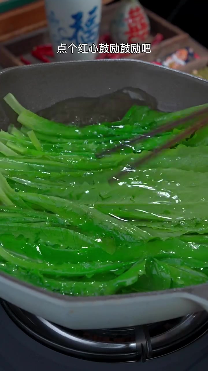 过年餐桌上必定要有一道小青菜,学会了这个蚝油油麦菜就是你的拿手菜