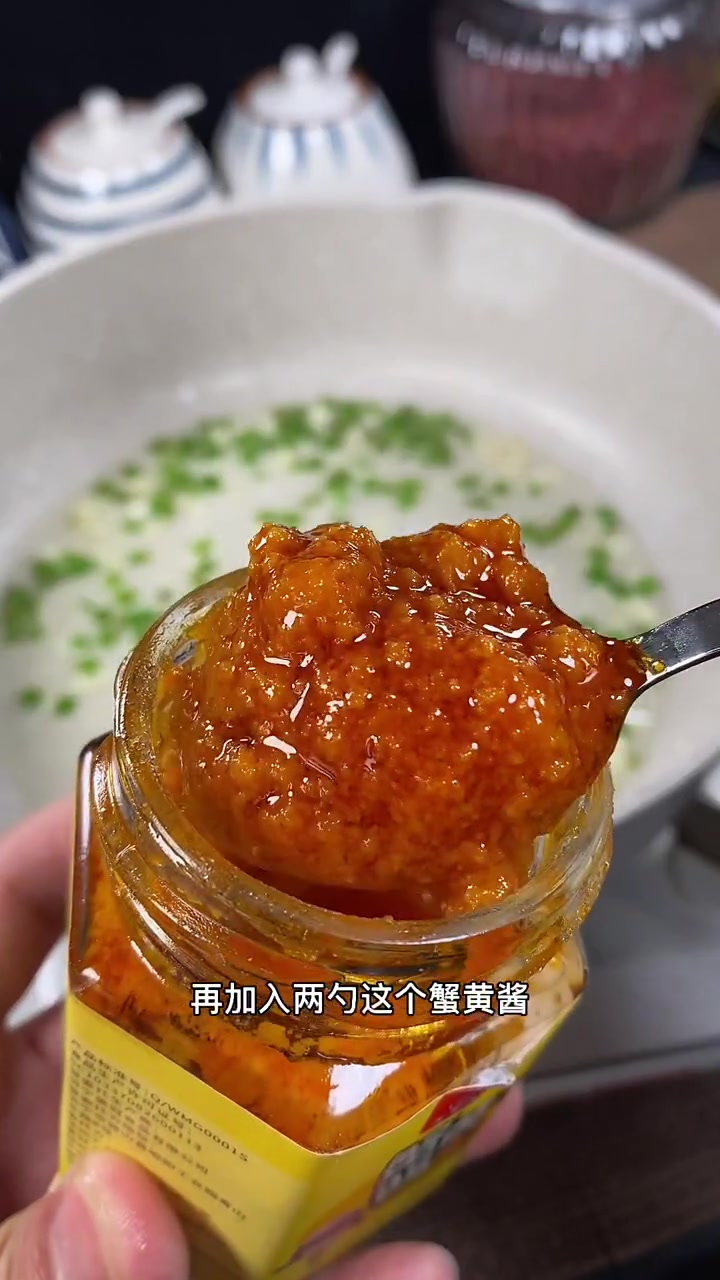 如果孩子不爱吃你做的饭这个蟹黄豆腐不妨试试,简单好吃还有营养