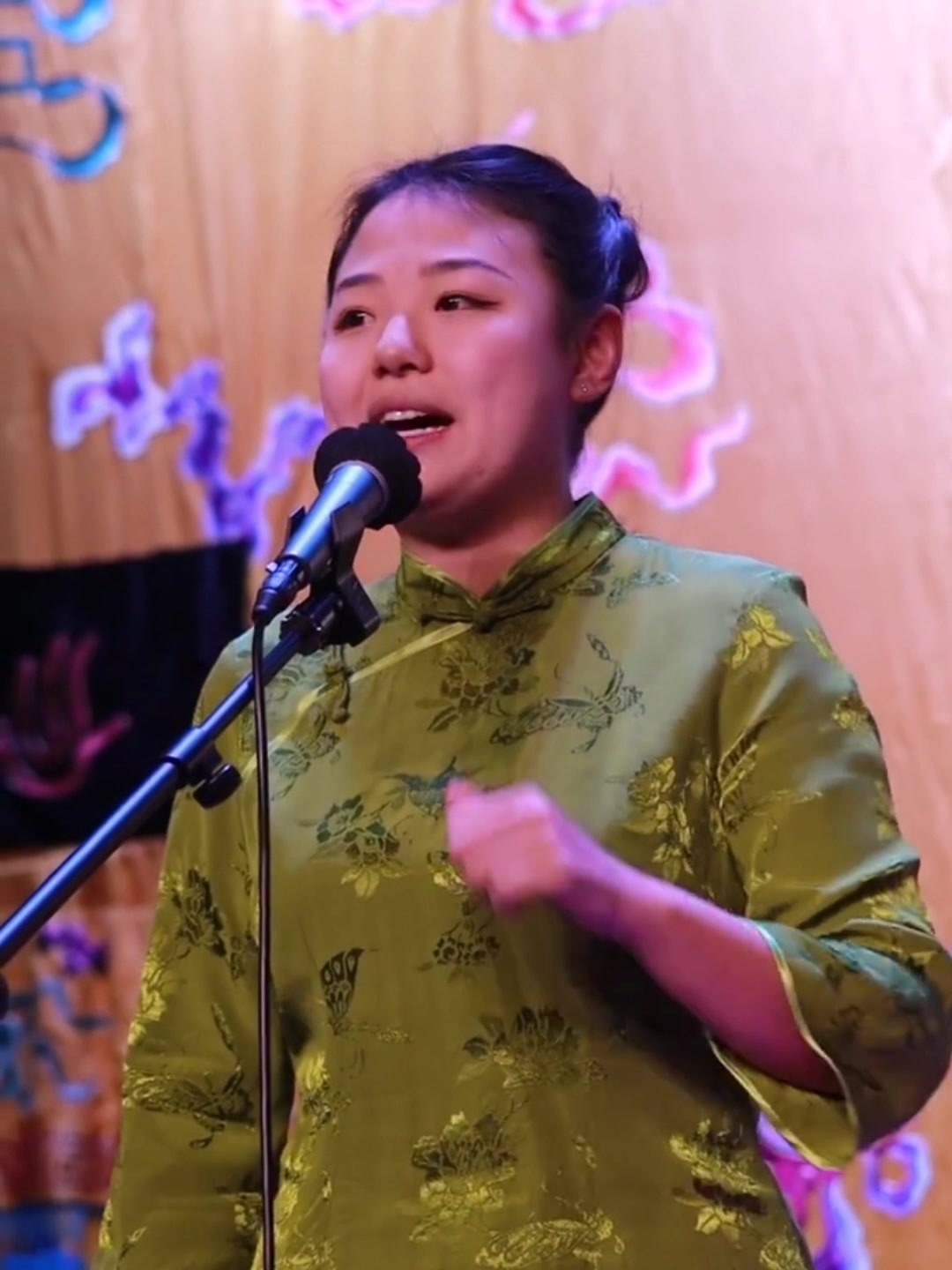 德云社小龙女赵芸一贯口《报菜名》,口齿伶俐,咬字清楚,