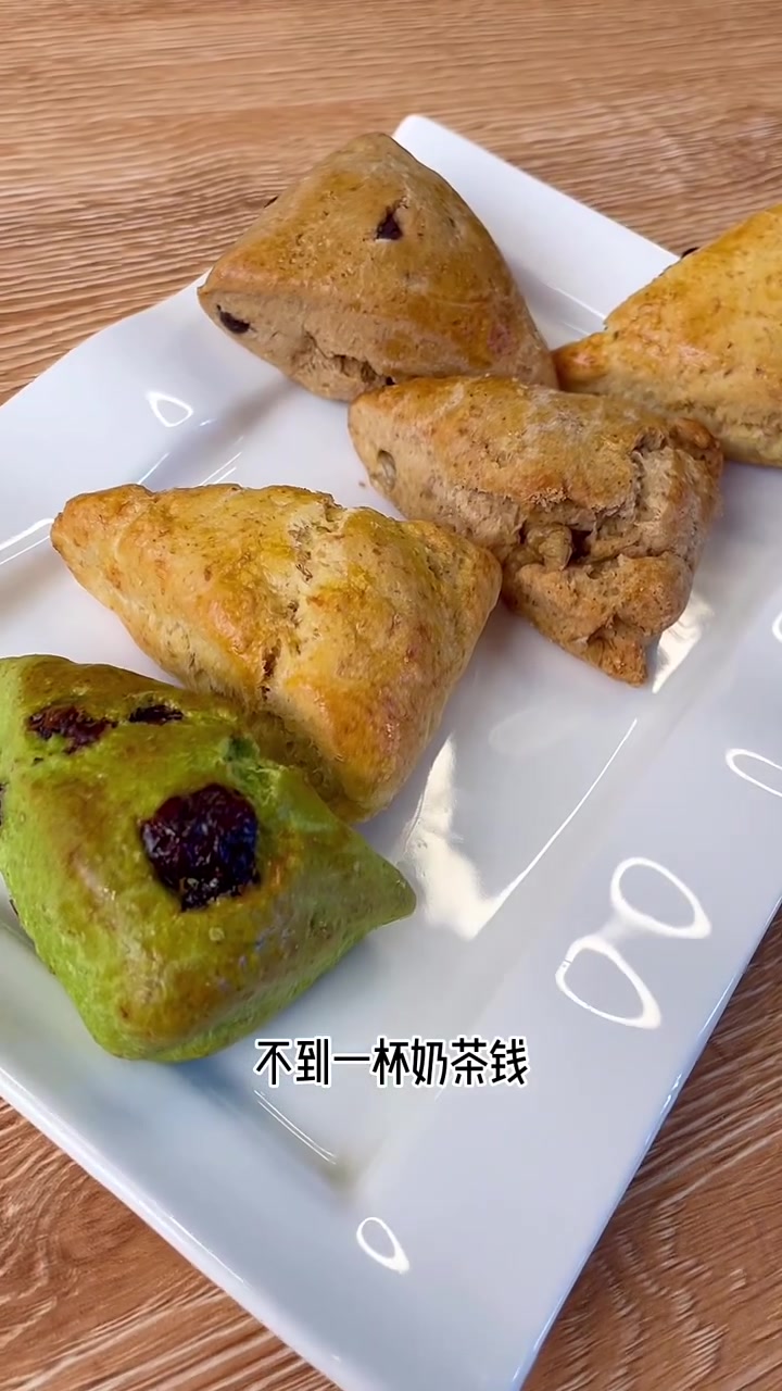 发现了一个新宝藏全麦司康~五个口味都好吃[gf]1f60b[/gf],口感奶香奶香的像是在