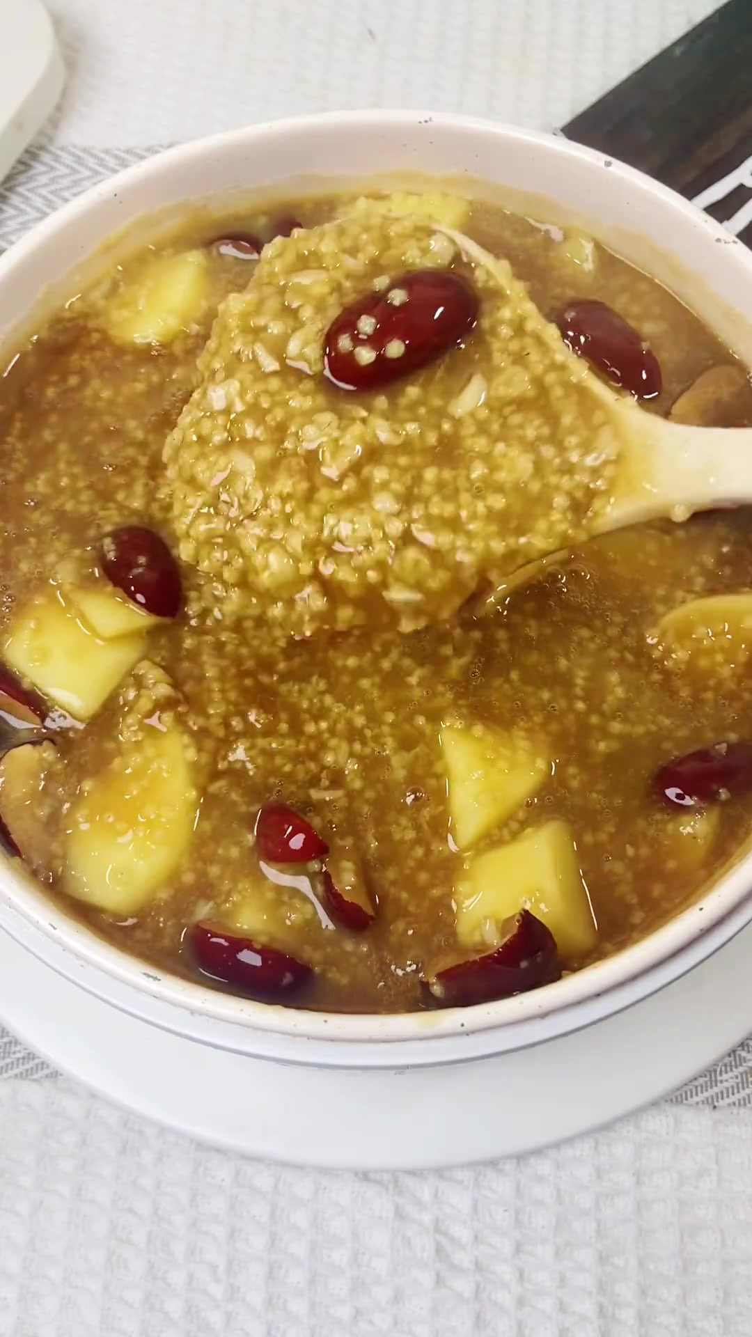 苹果搭配红枣,没想到作用这么厉害,解决了很多女人的烦恼,实用 小米粥ovo 喝出好气色