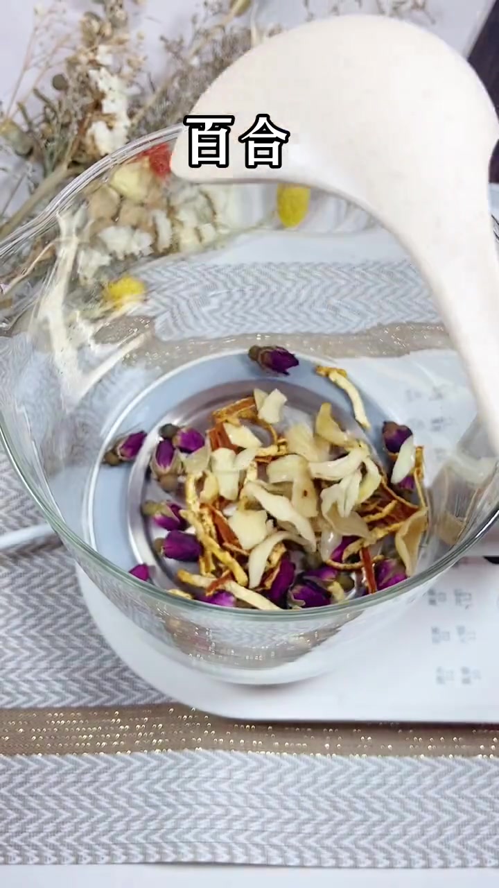 夏季和花茶搭配永远不过时,柠檬和玫瑰都是对女生很好,为了美美美,大家冲鸭!花茶 养生茶 喝