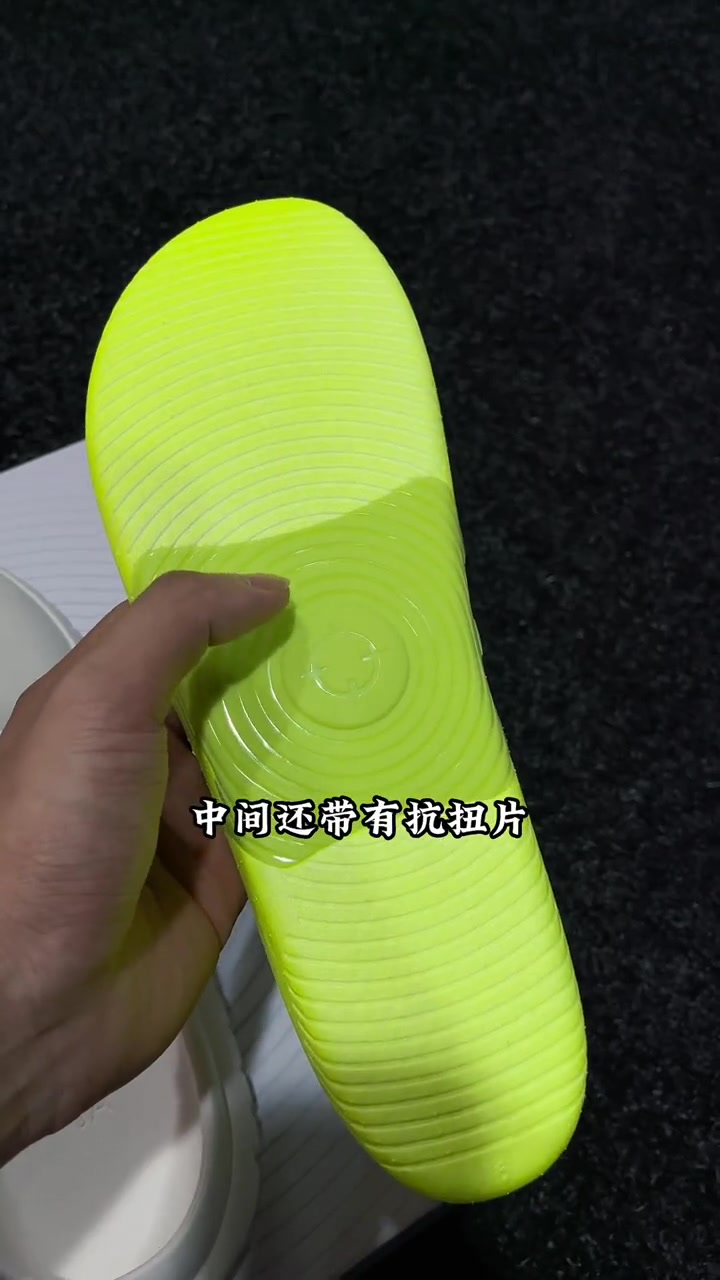 打球,不配上一双帅气的拖鞋怎能能行?这双准者鲨鱼拖鞋上脚真的很nice 准者产品评测 鲨鱼