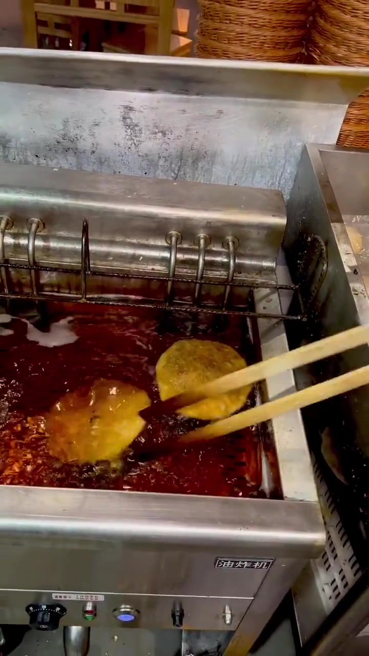 豫见东风 高群生胡辣汤 这家店回头客超多想吃你就来 点击视频左下角定位抢购 艾特你的饭搭子