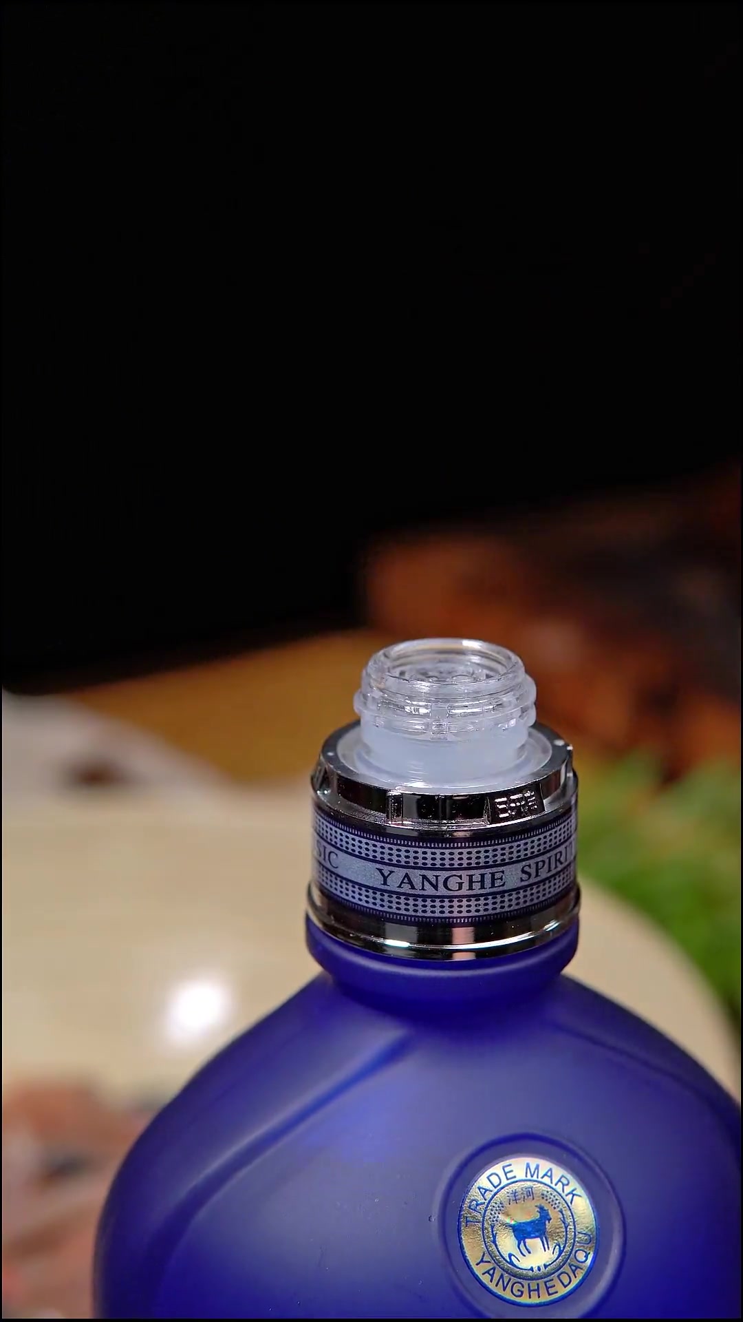 分享一道家乡美食,江浙沪很多人都爱呛虾(生醉虾)。而红芒子是做呛虾最合适的原材料,特别上头